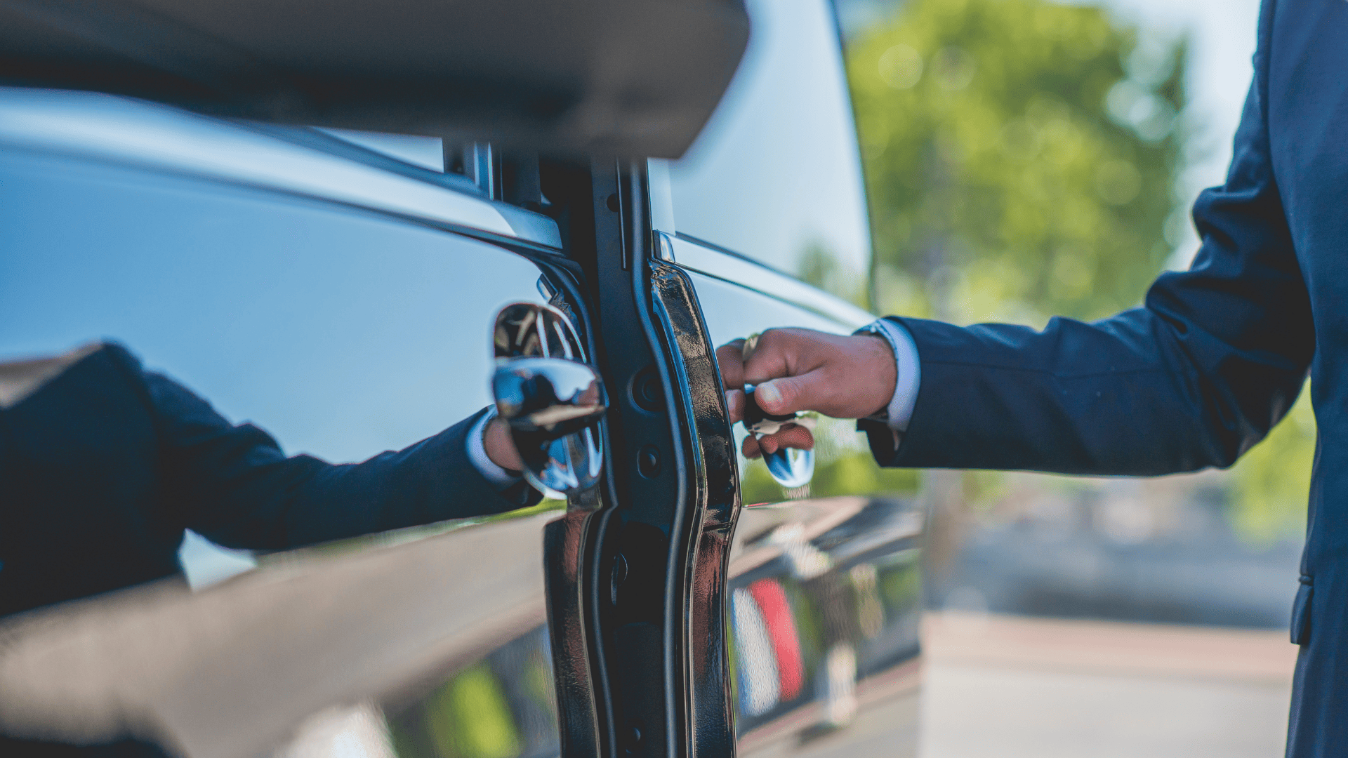 <small>DIFERENÇAS IMPORTANTES: </small>Motorista ou Guia em Paris?