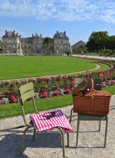 Piquenique no Jardim de Luxemburgo em Paris