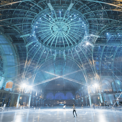 Pista de patinação em Paris no Natal