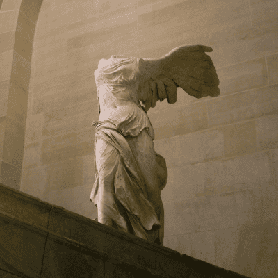 Vitória de Samotrácia na escadaria Daru, Louvre