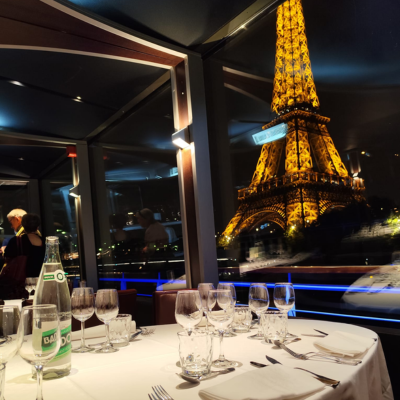 Jantar na Torre Eiffel ou no Sena em janeiro