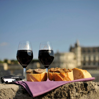 Explorar Vinícolas e Degustar Vinhos Locais