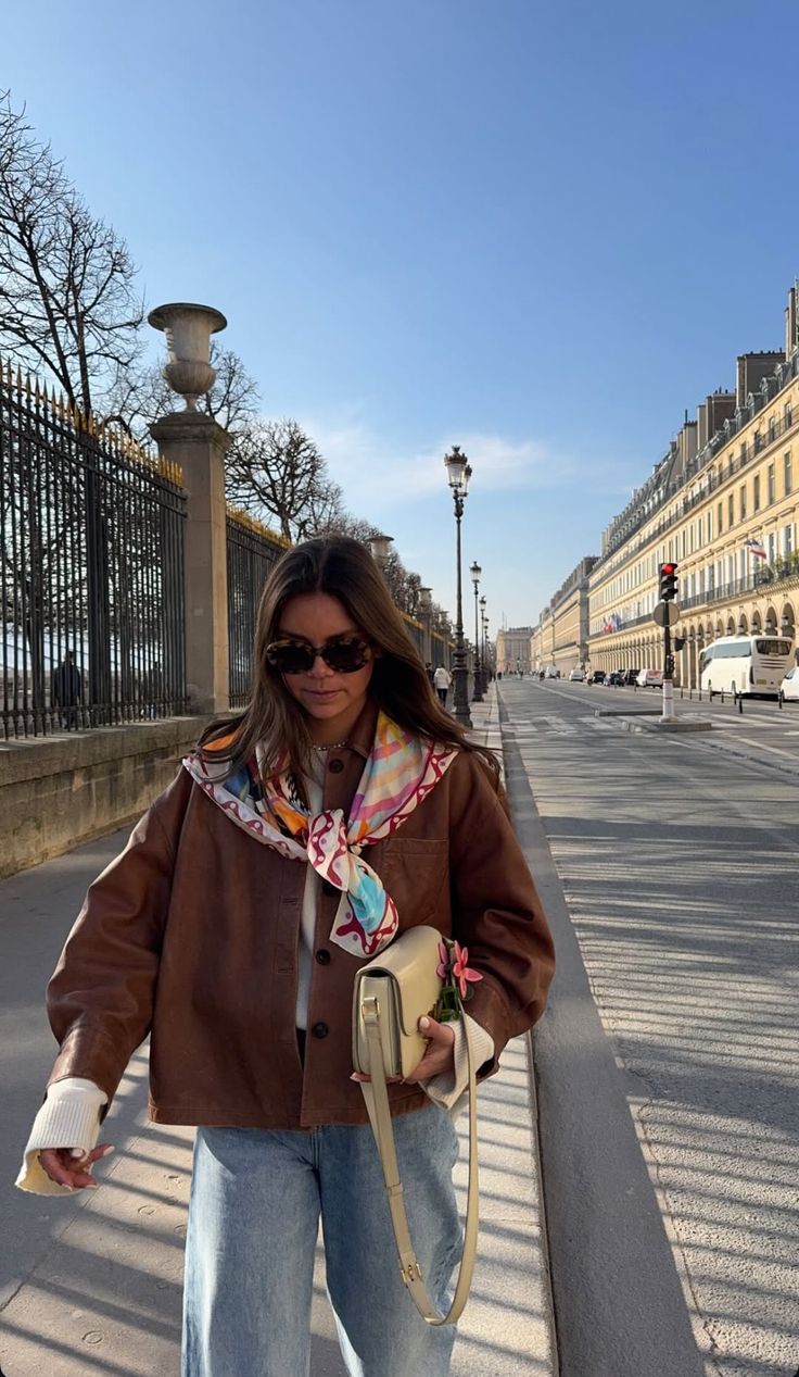 Lenços e echarpes na primavera em Paris