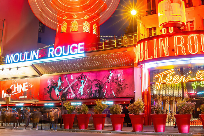 MOULIN ROUGE